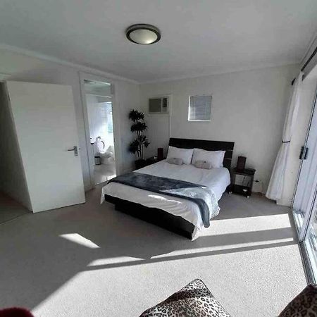Waterfront - 1 South Quay Lovely Two Bed On Water クニスナ エクステリア 写真