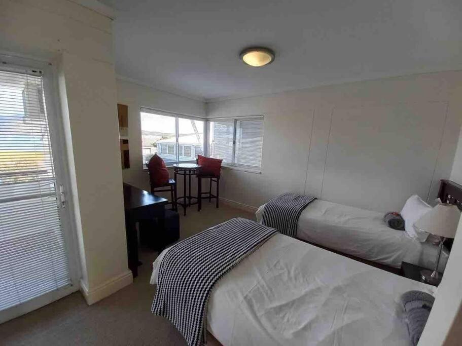Waterfront - 1 South Quay Lovely Two Bed On Water クニスナ エクステリア 写真